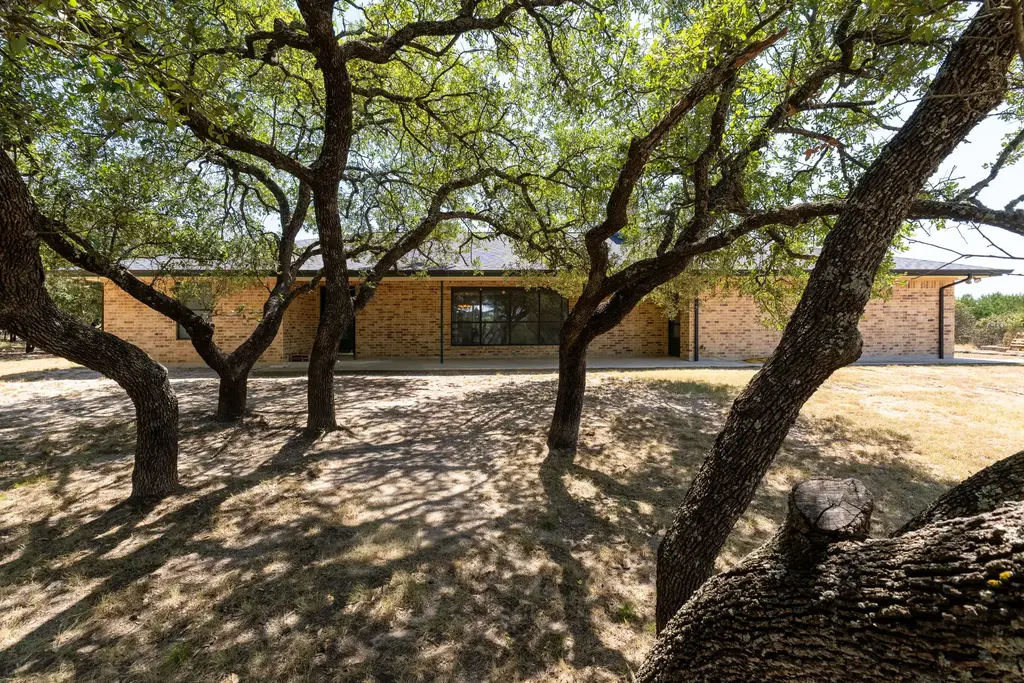 3322 County Road 1020, Lampasas