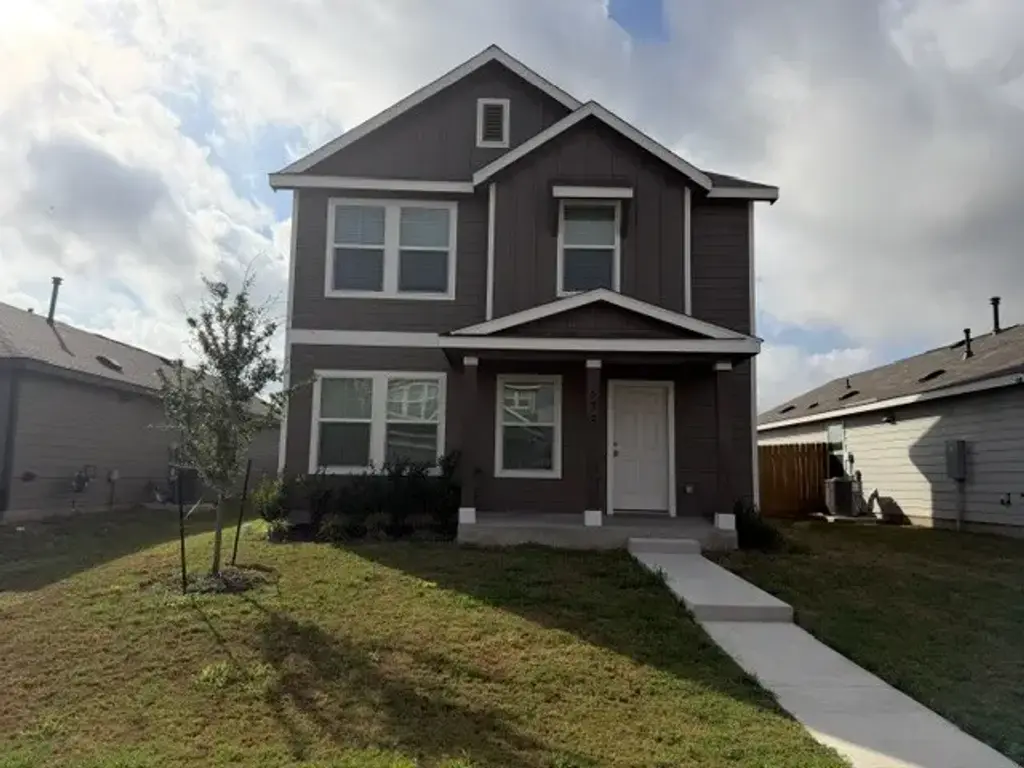 572 Avre Loop, Kyle