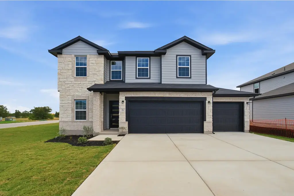 301 Gene Ray Avenue, Bertram