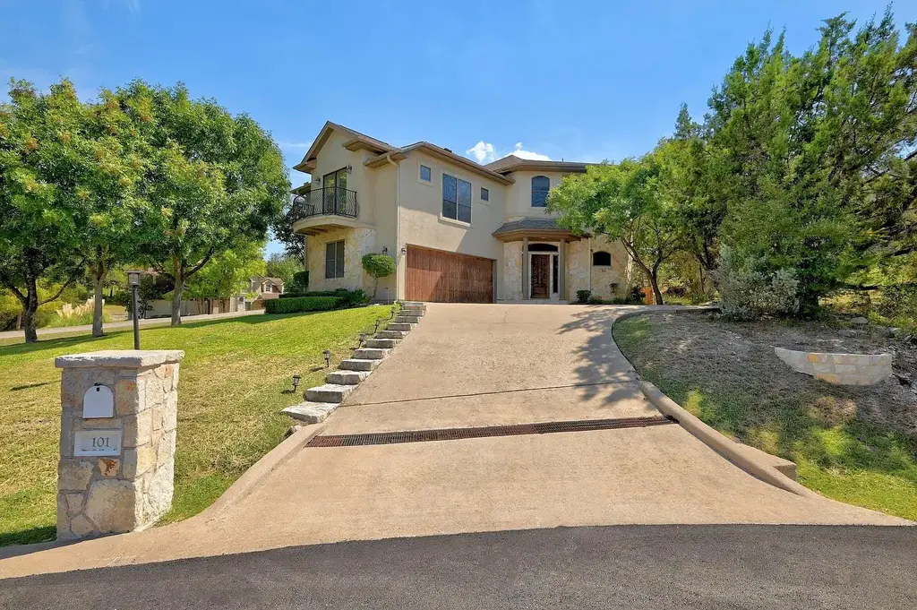 101 Cheerful Court, Lakeway
