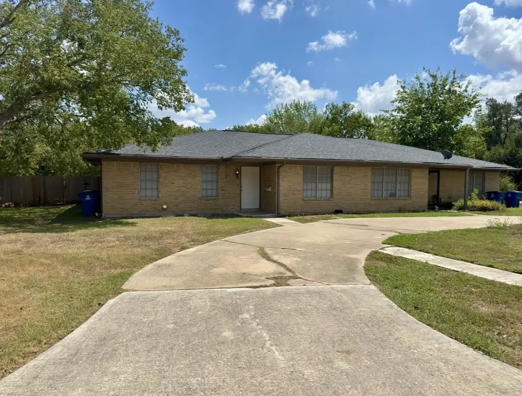 820 S Blanco Street B, Lockhart