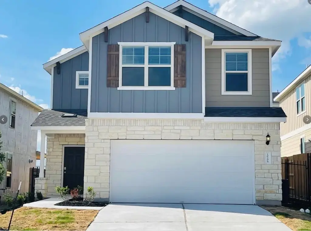 10208 Buckskin Horse Way, Manor