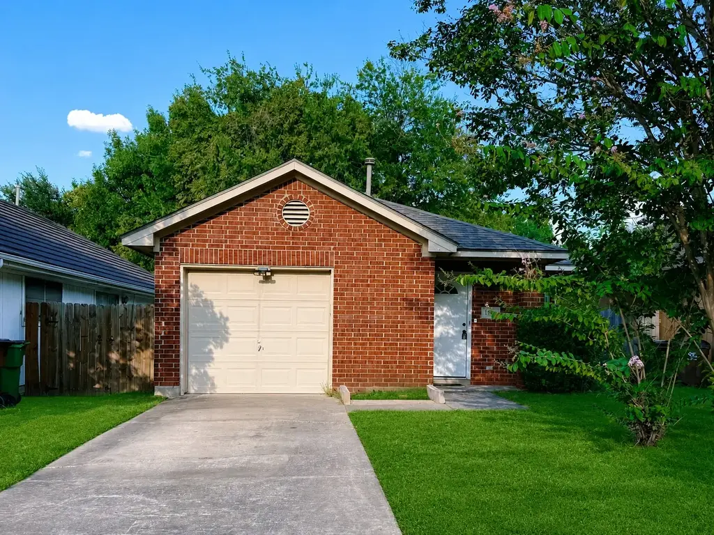 1581 Parkfield Circle, Round Rock