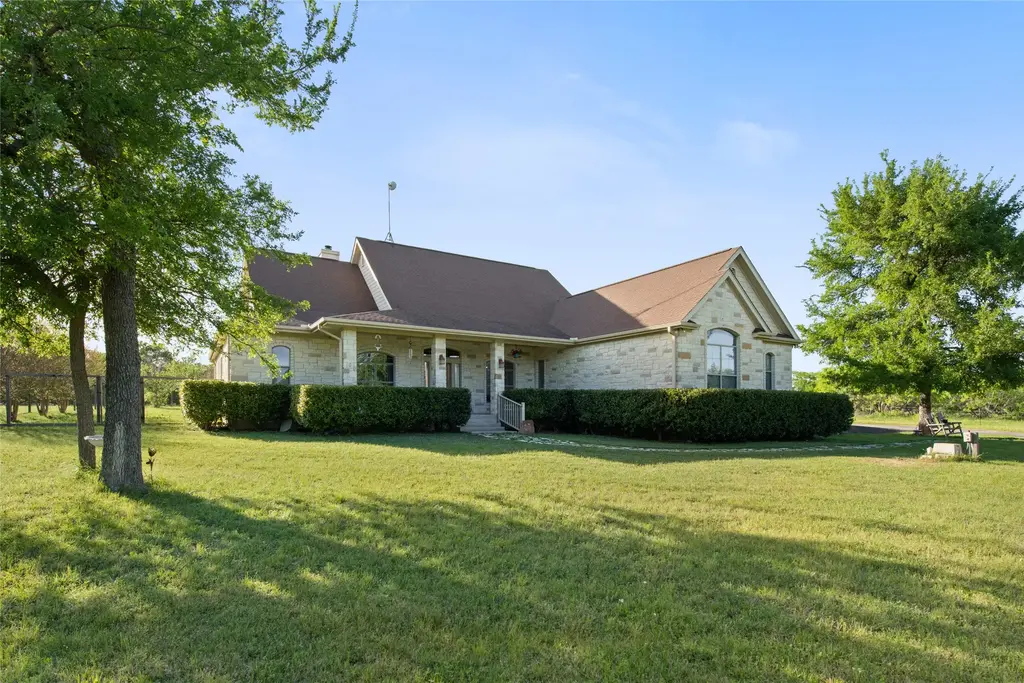 3060 Fm 1704, Elgin