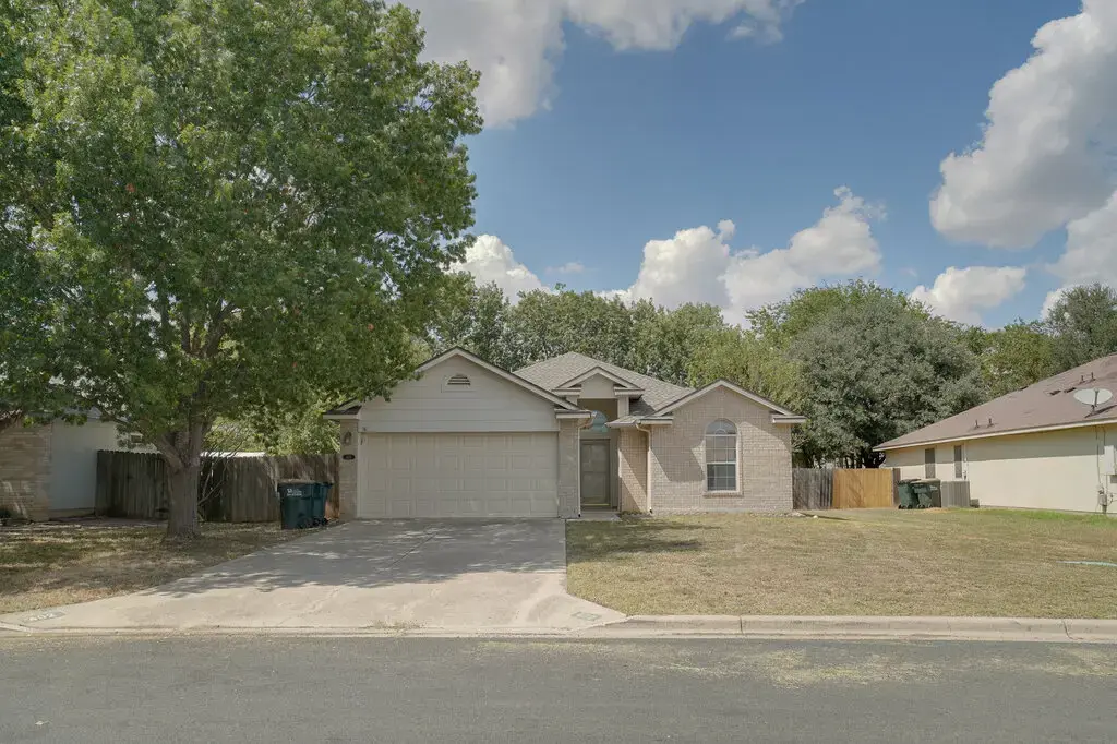 402 Hickory Tree Drive, Georgetown