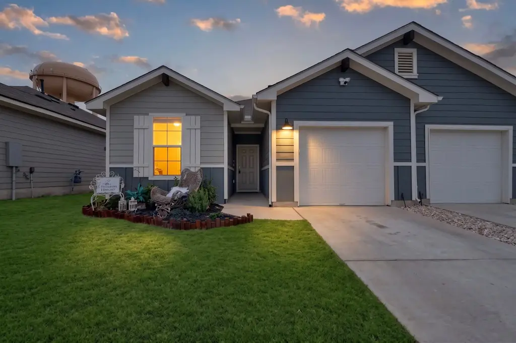 439 Arnold Loop A, Kyle