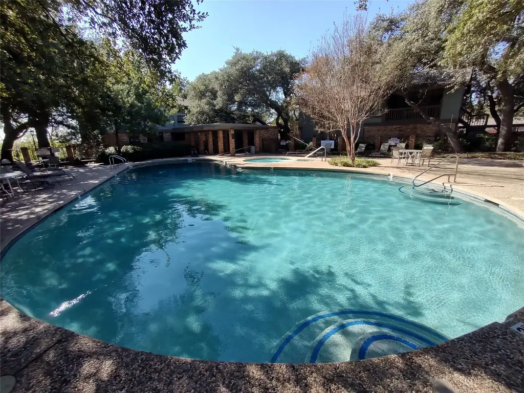 7122 Wood Hollow Drive 22, Austin