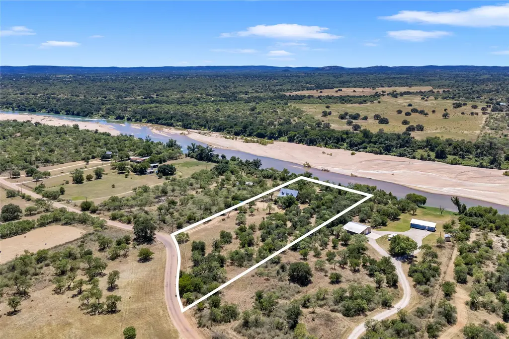 211 Riverside Drive W, Llano