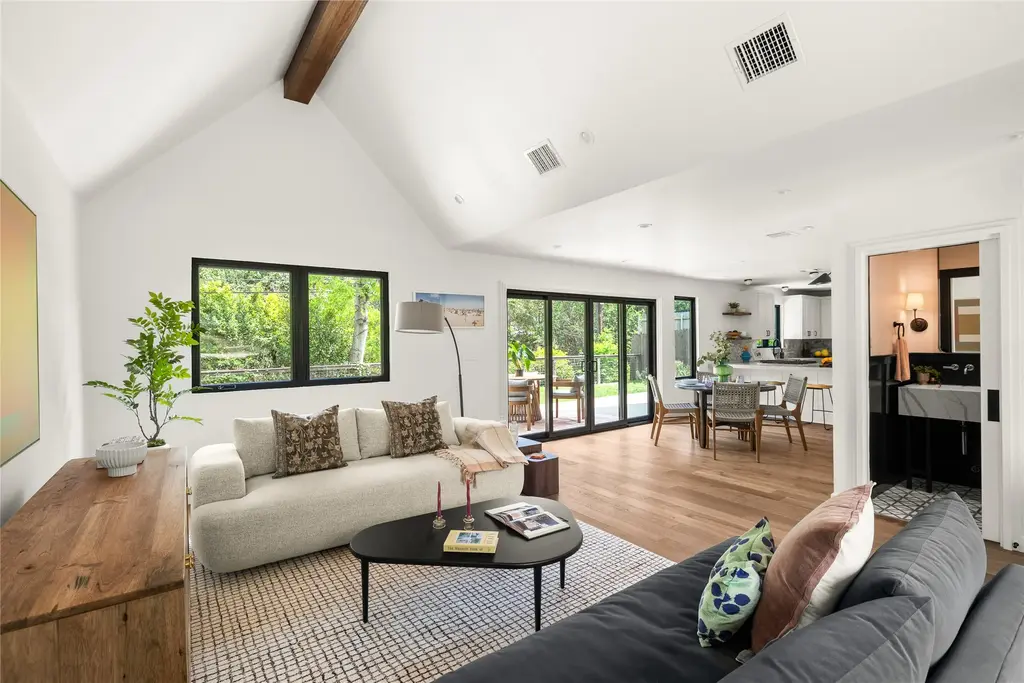 2411 Little John Lane, Austin