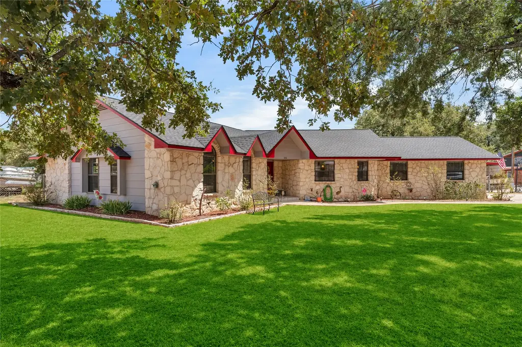 106 N Greenwood Drive, Buchanan Dam