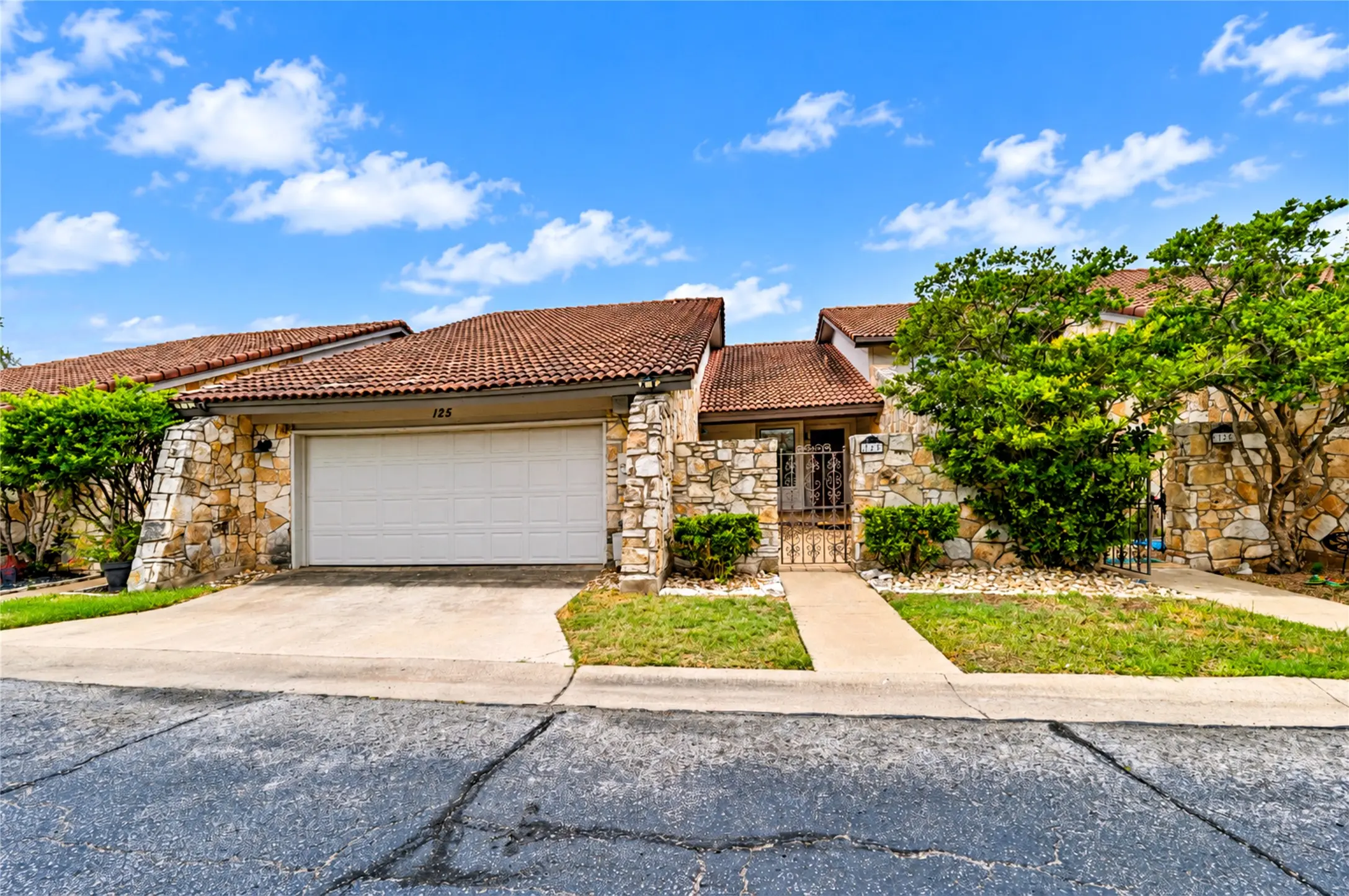 Photo of Listing #3750977