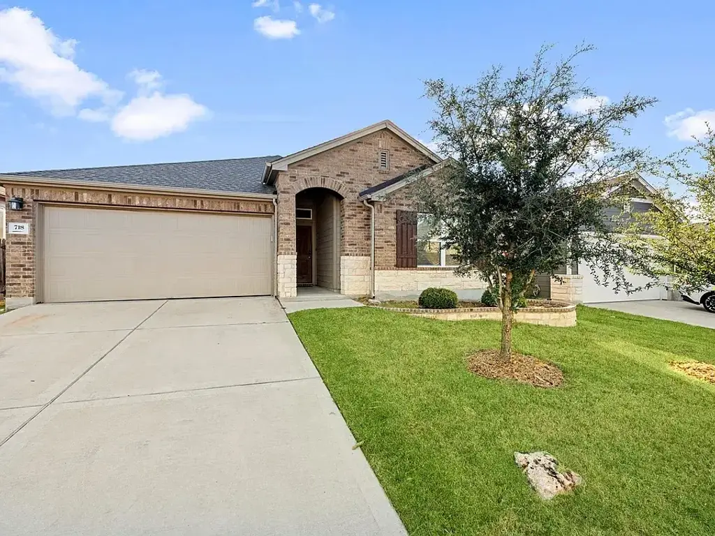 718 Bridgestone Way, Buda