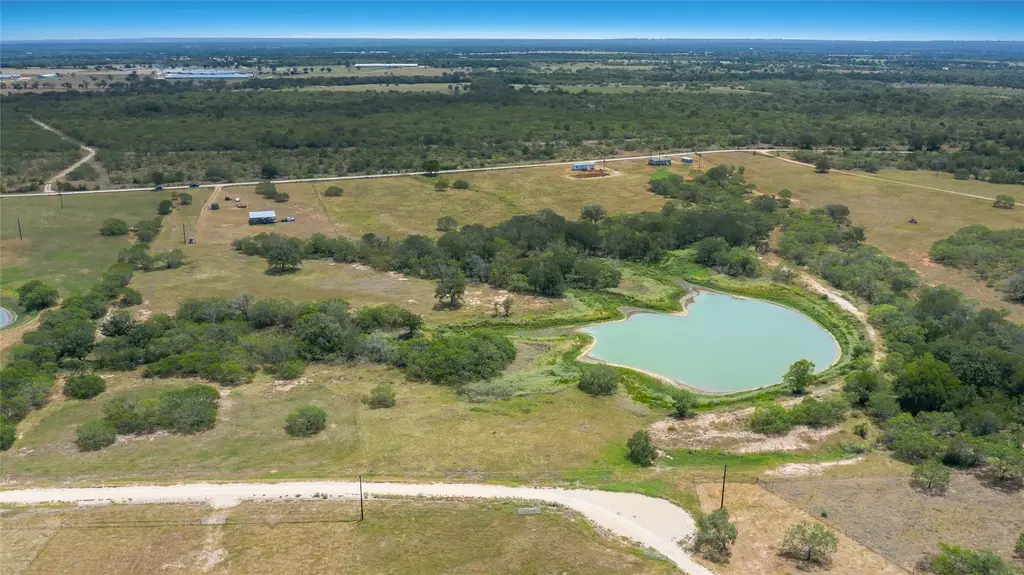 736 Cr 421 Road, Waelder