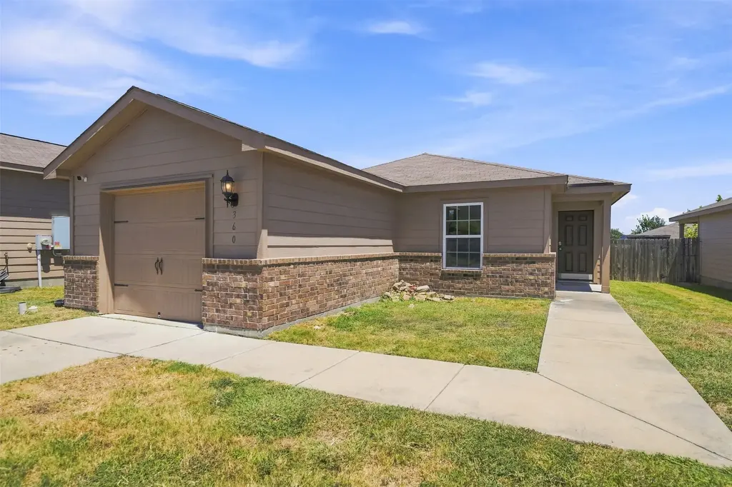 360 Farmer Lane, Jarrell