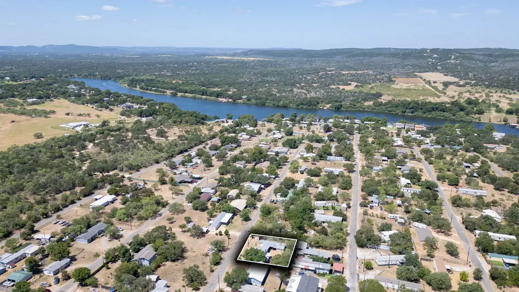 916 Apache Drive, Burnet