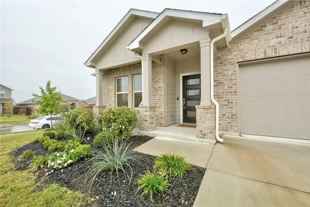15400 Summer Ray Drive, Del Valle