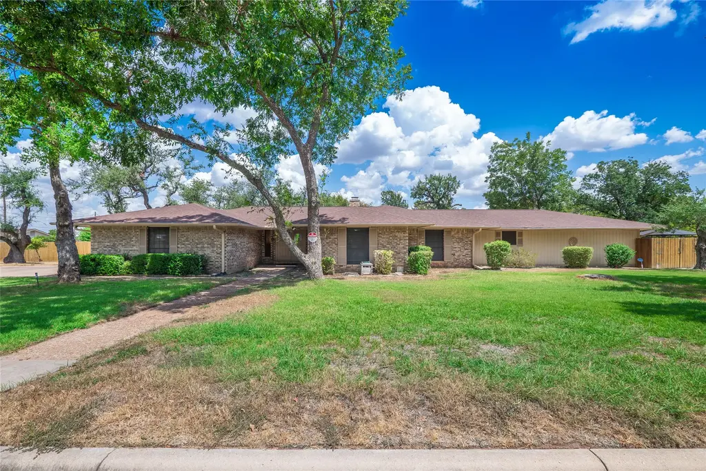 1702 Lone Oak Drive, Leander