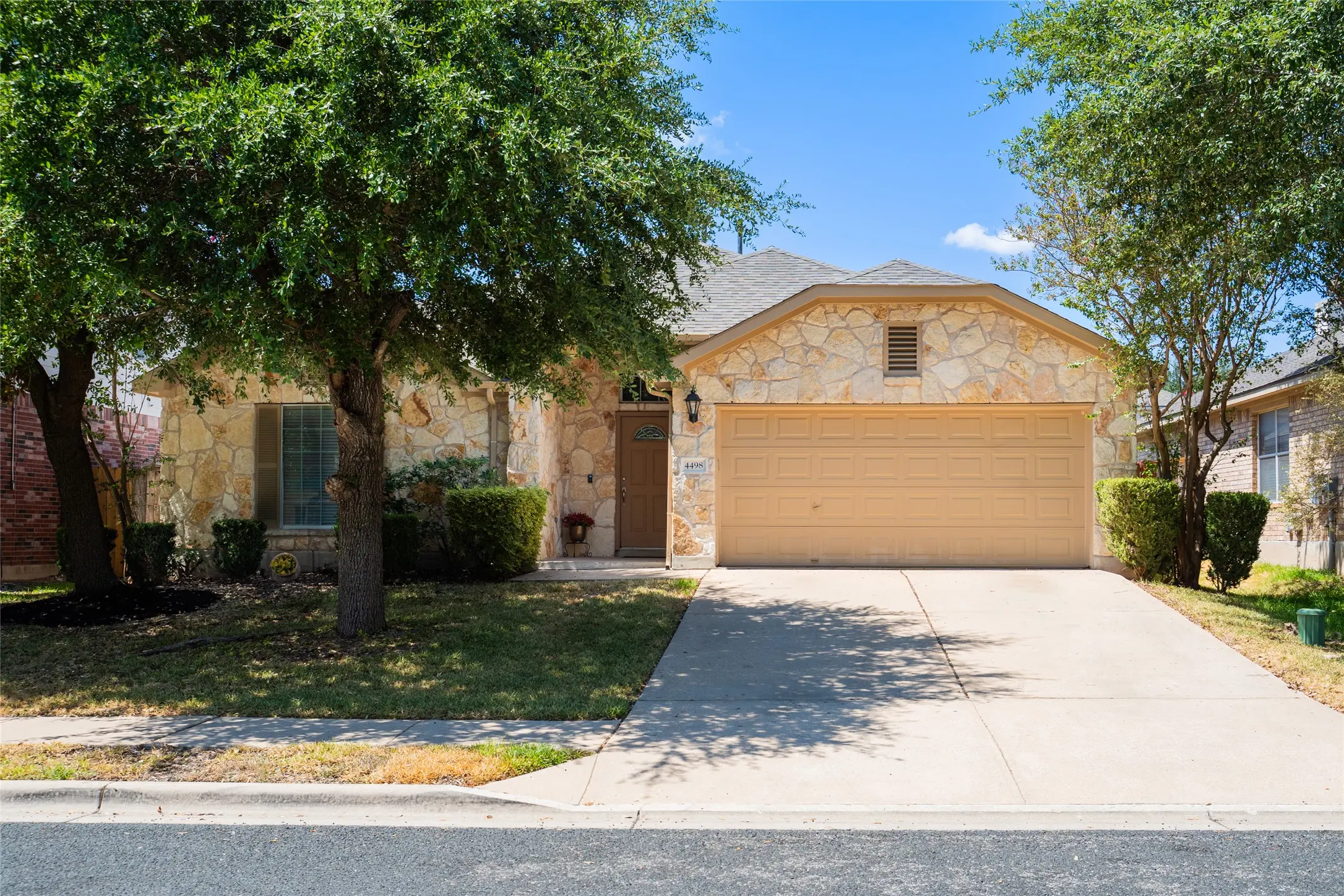 Photo of Listing #1282901