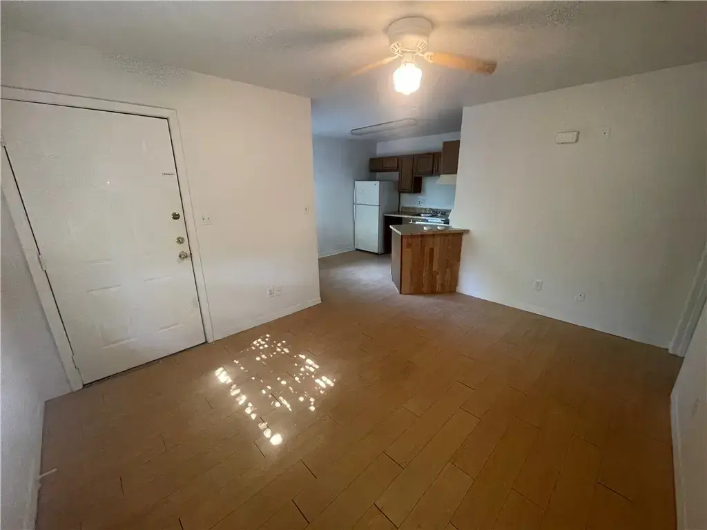1648 Post Road 4, San Marcos