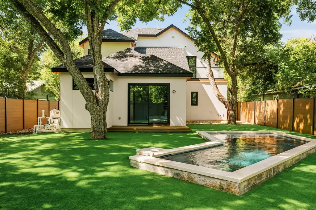 3210 Thompson, Austin