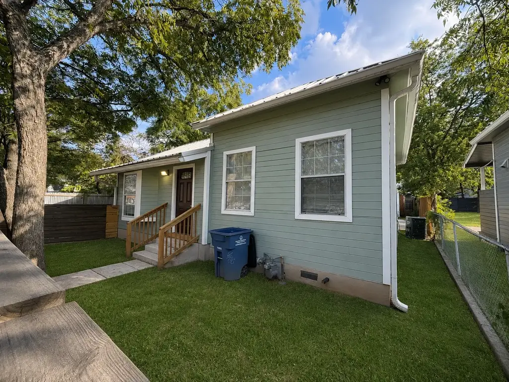907 E 3rd Street, Austin