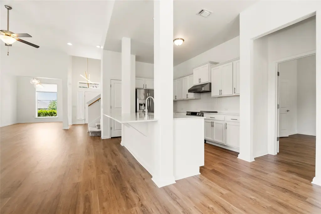 16536 Summery Street, Manor