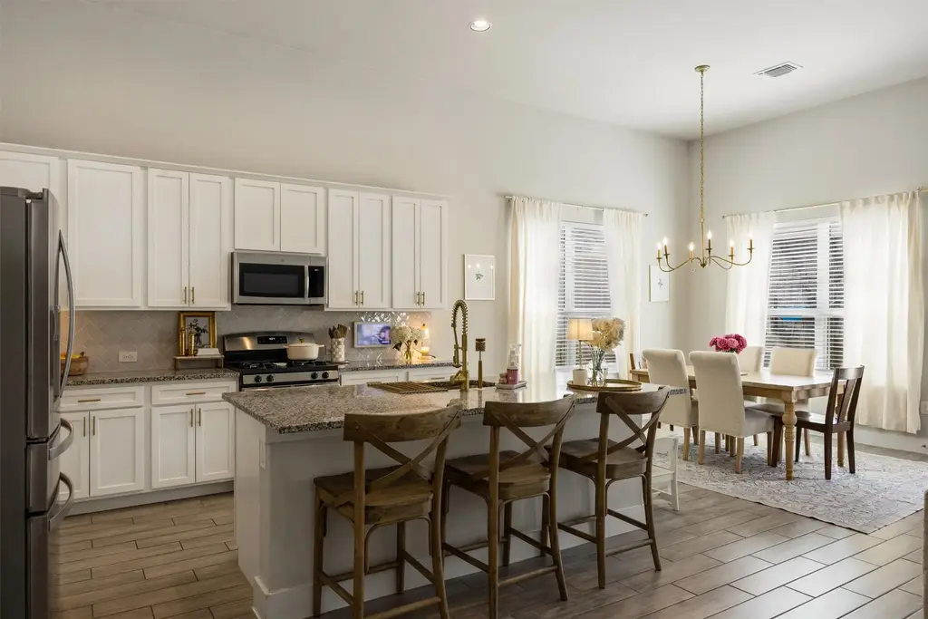 11012 American Mustang Loop, Manor