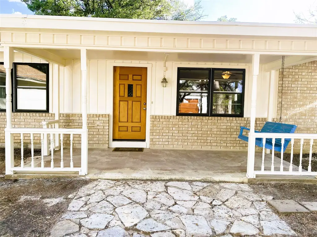 810 Woodland Hills Drive, Granite Shoals