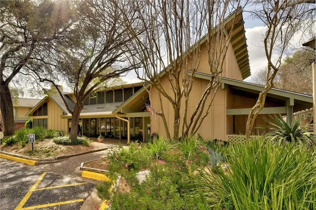 900 W Village Lane, Austin