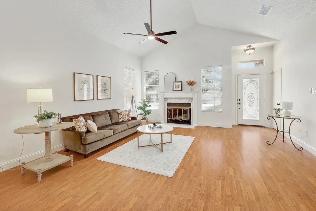 2012 Castle View Drive, Austin