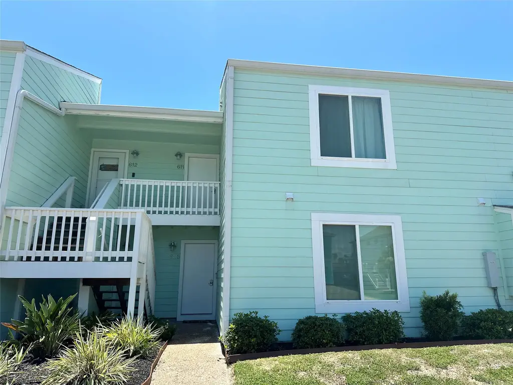611 Lauderdale Drive, Rockport