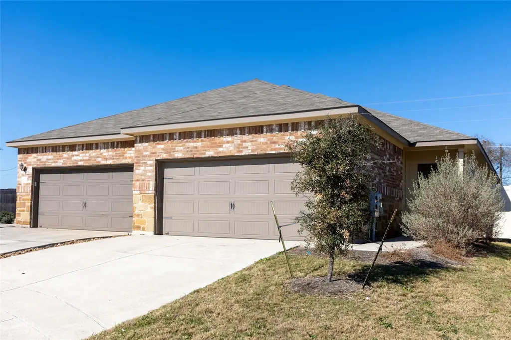 271 Joanne Loop Loop B, Buda