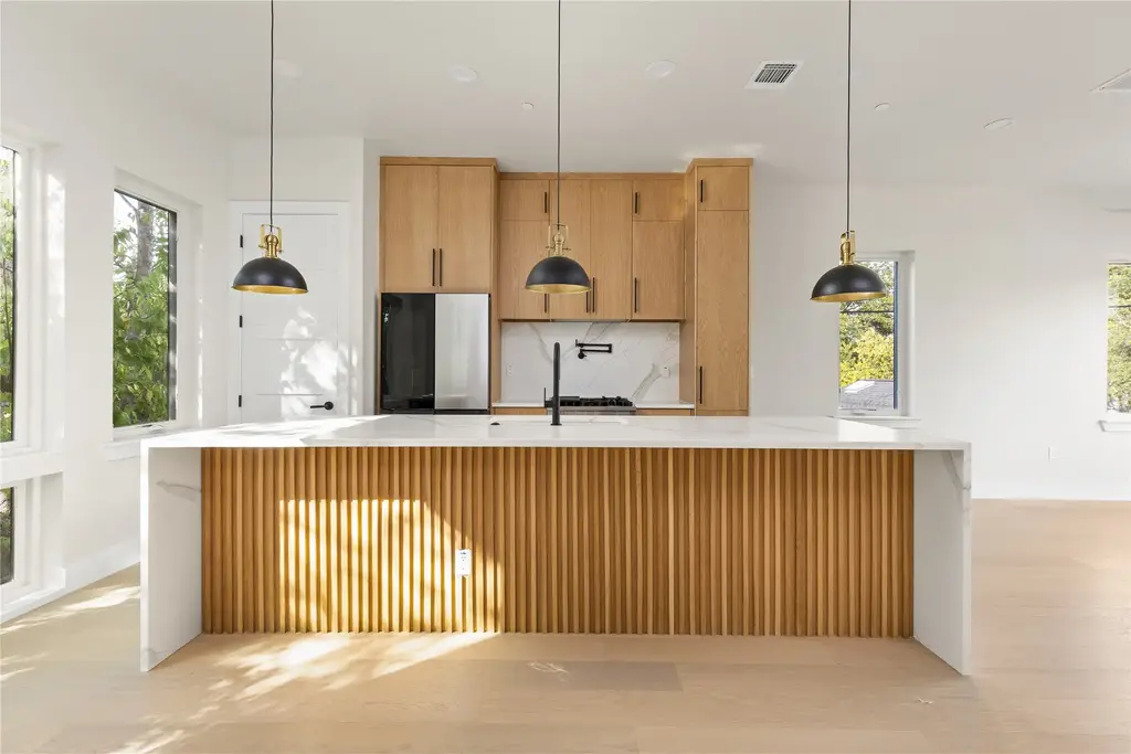 100 W Odell Street 3, Austin