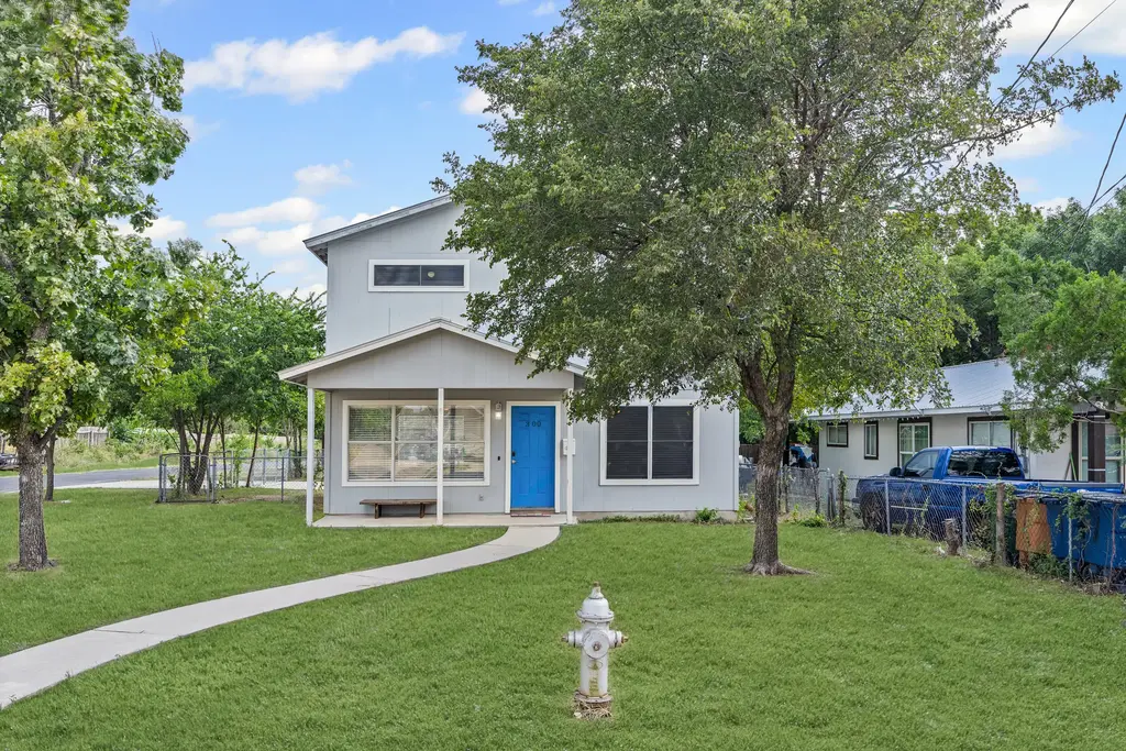 300 Blackson Avenue, Austin