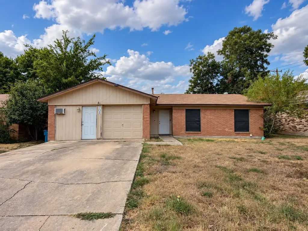 704 Drake Lane, Taylor