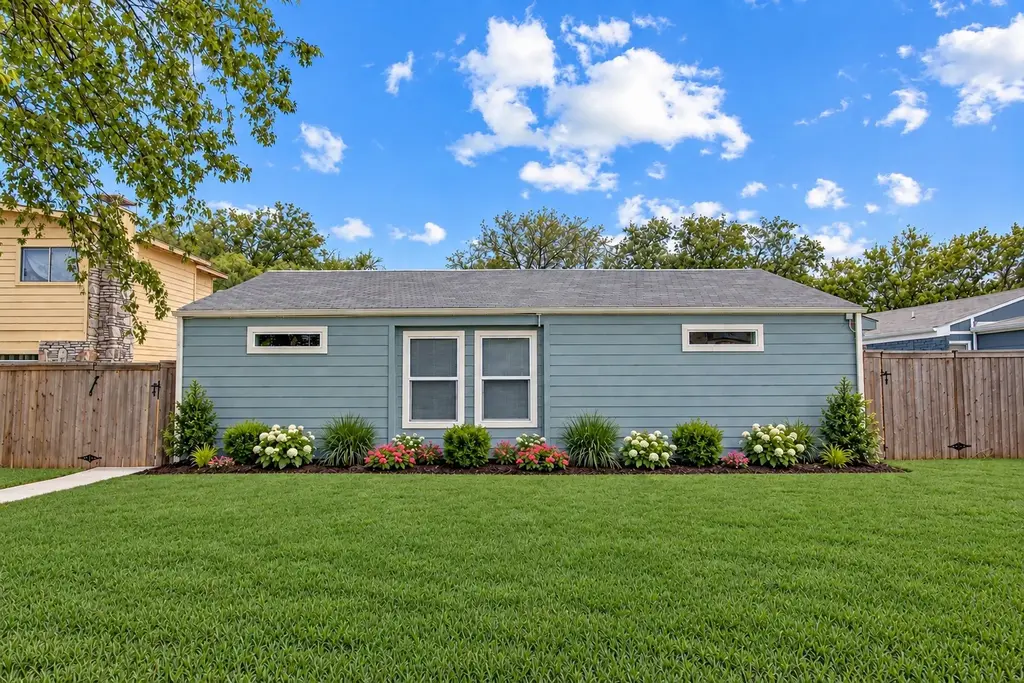4413 Teri Road, Austin
