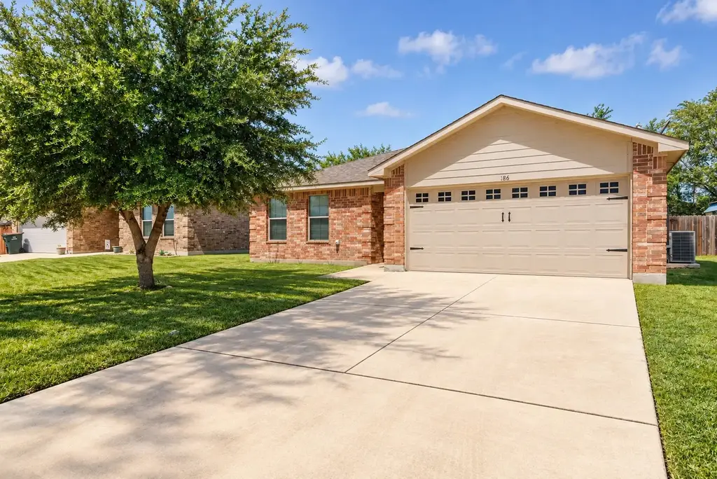 186 Talon Drive, Luling