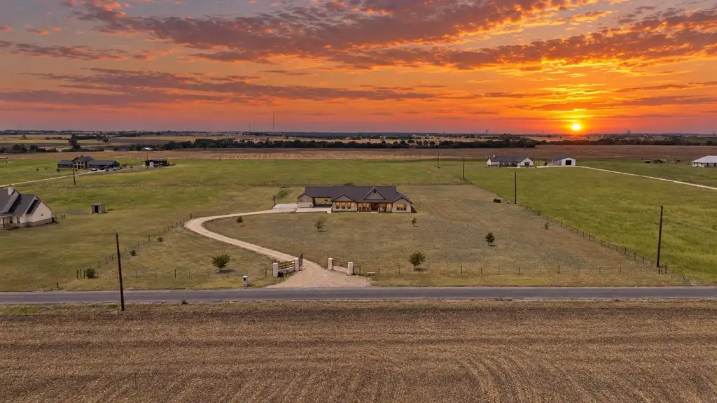 323 County Road 301, Granger