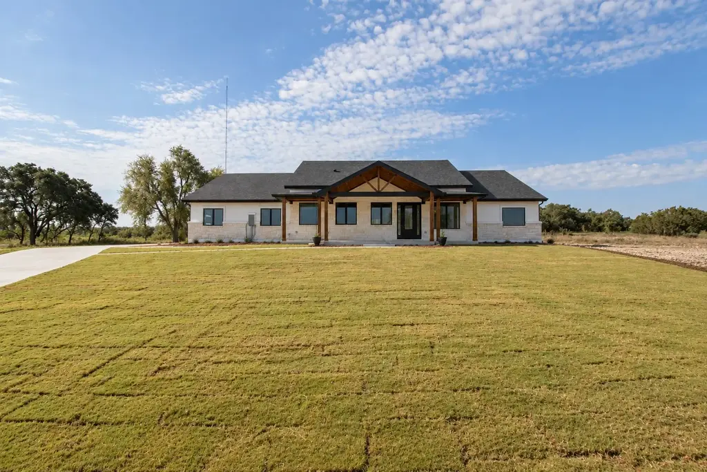 301 Serenity Drive, Bertram