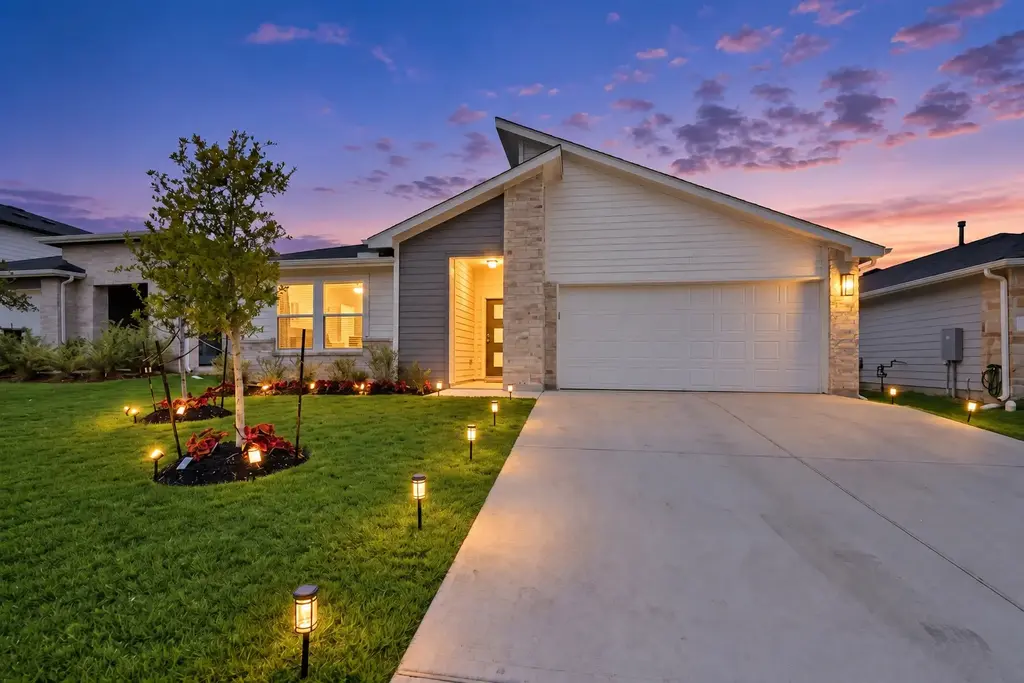 315 Gladiola Loop, Kyle