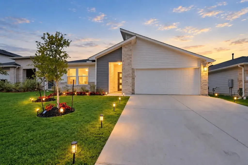 315 Gladiola Loop, Kyle