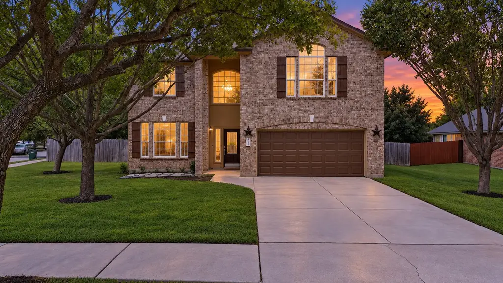 201 Middle Creek, Buda