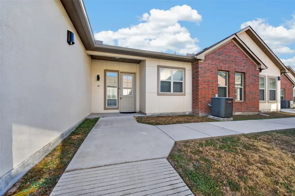 2400 Louis Henna Boulevard 209, Round Rock