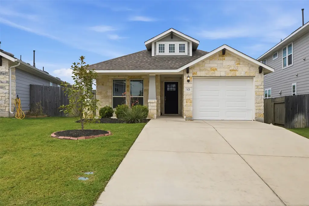 321 Gaida Loop, Georgetown