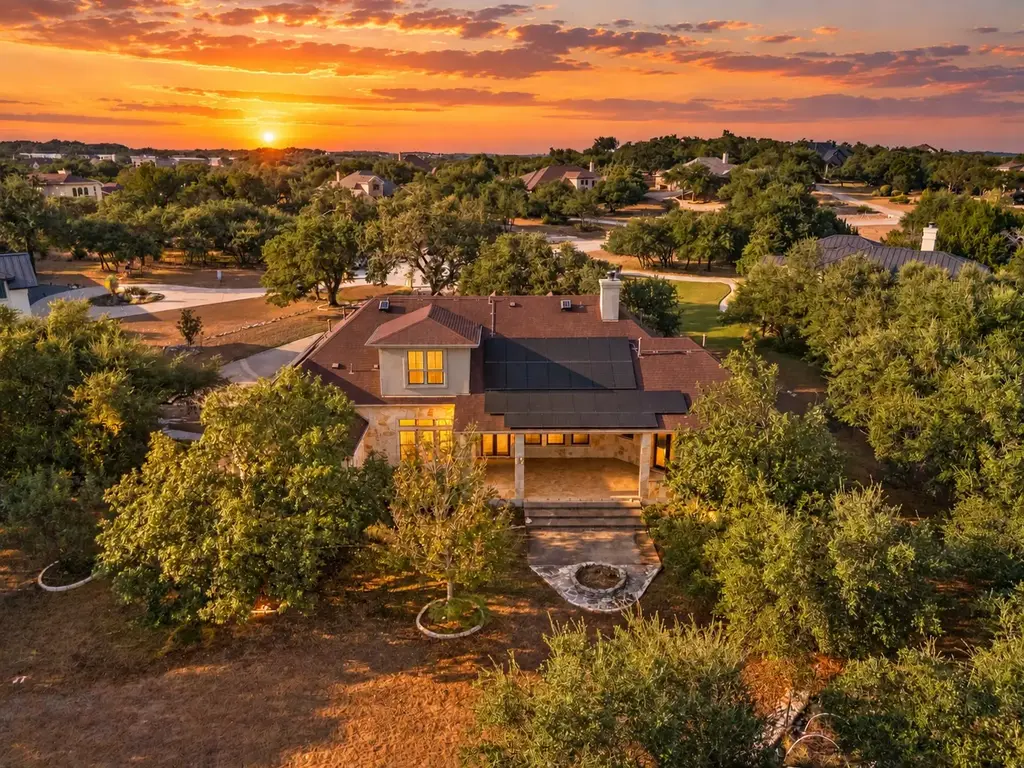 275 Lonely Pine Cove, Driftwood