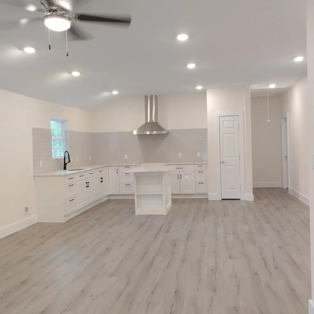 928 E Cameron Avenue, Rockdale