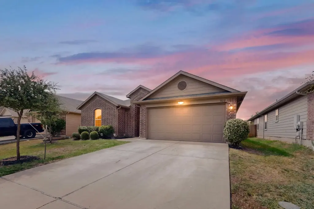 11612 Andesite Road, Manor