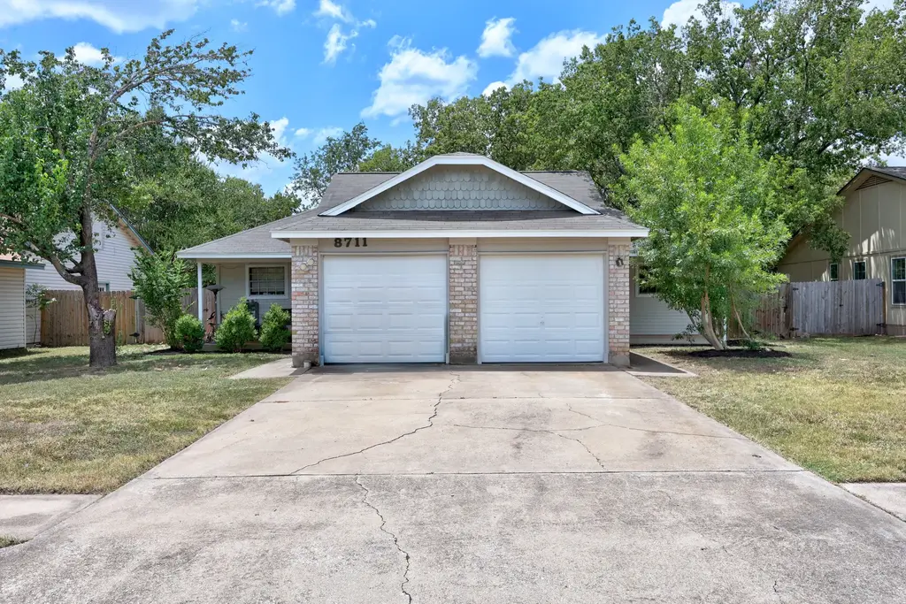 8711 Pineridge Drive, Austin