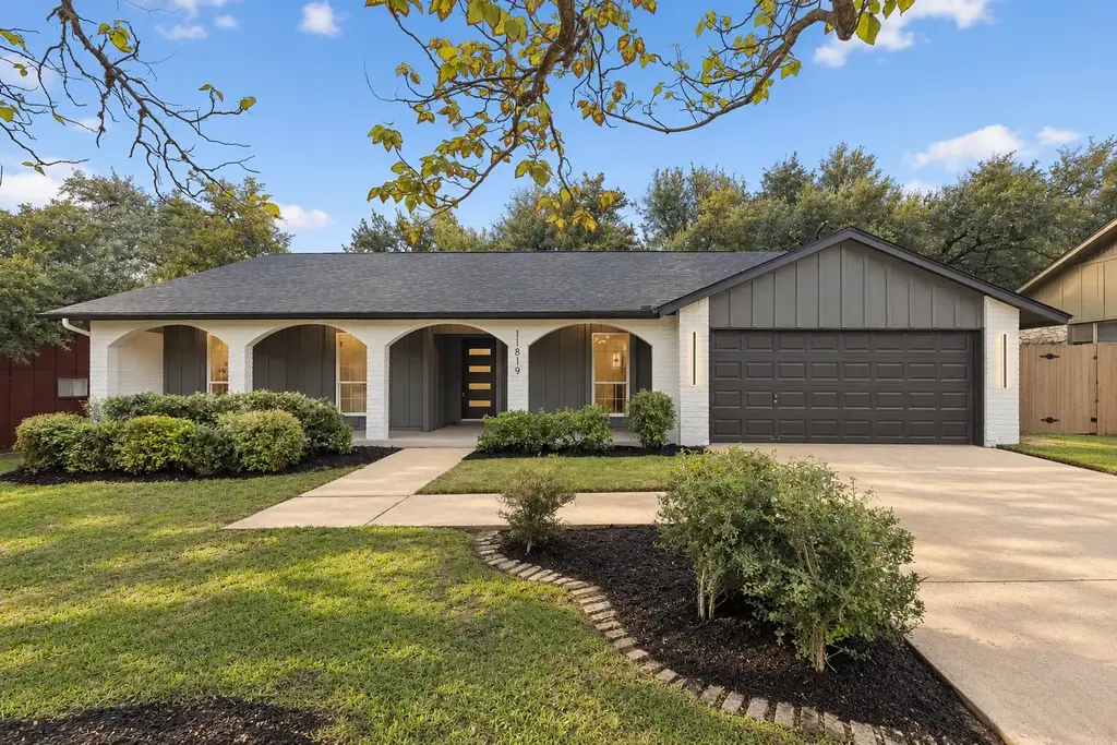 11819 Highland Oaks Trail, Austin