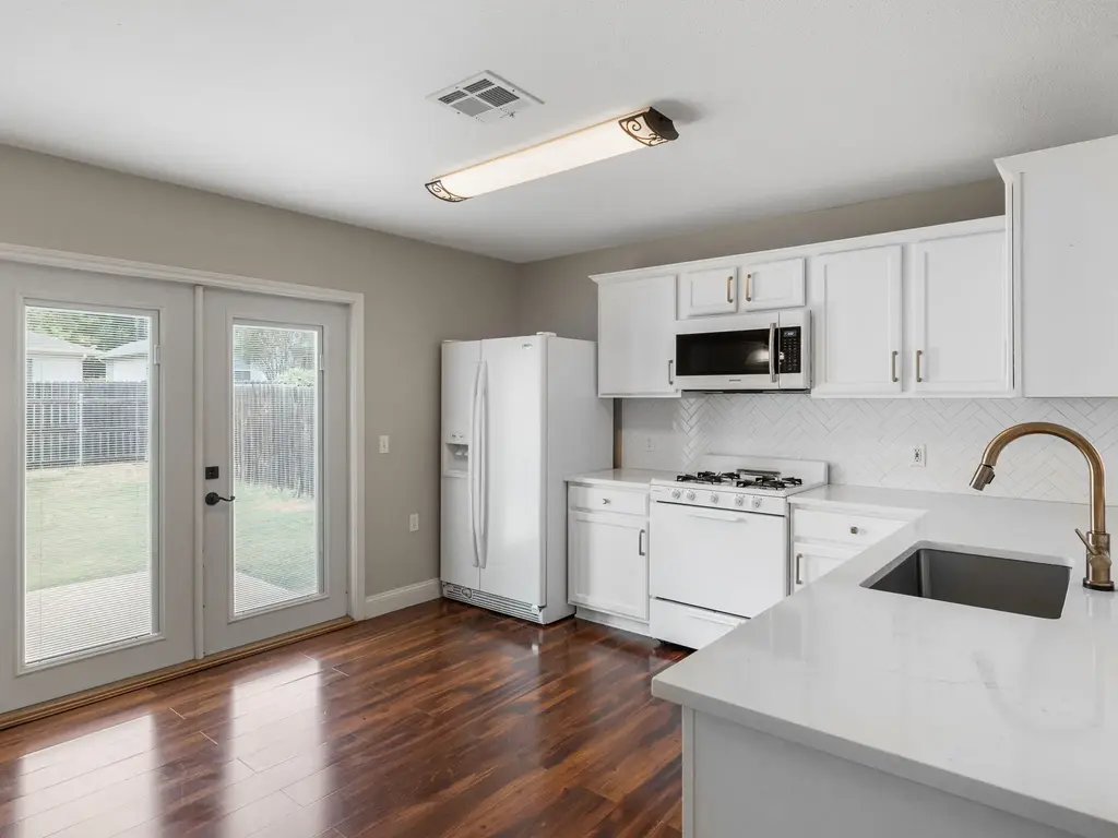 5220 Hutchinson Drive, Austin